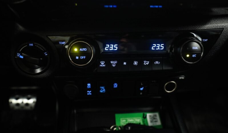 
								Toyota HiLux 2.8 D-4D 204 ch D-Cab 4WD GR Sport full									