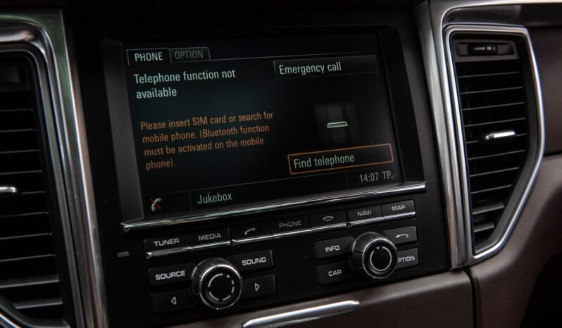 
								Porsche Macan Turbo 3.6 V6 400 ch full									