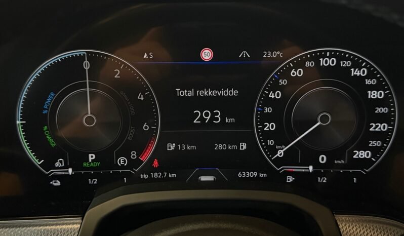 
								Volkswagen Touareg R eHYBRID V6 4MOTION full									