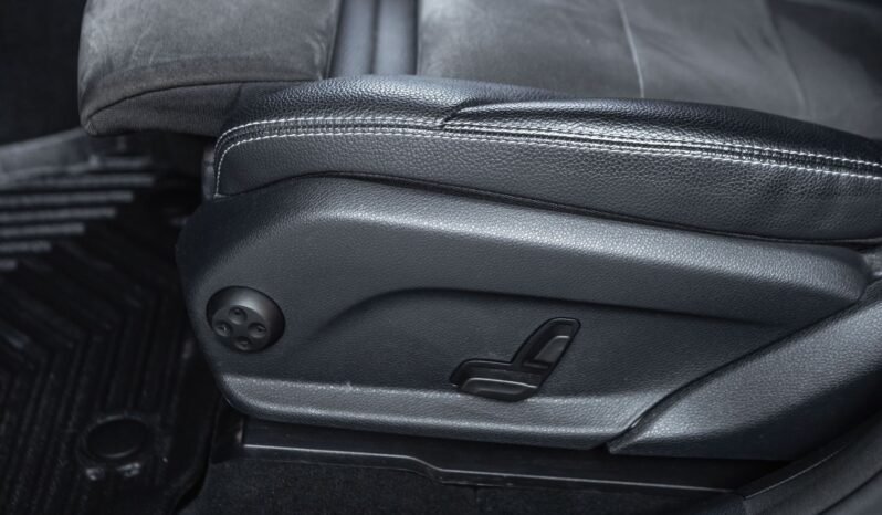 
								Mercedes-Benz GLC 350 e Plug-in Hybrid AMG full									