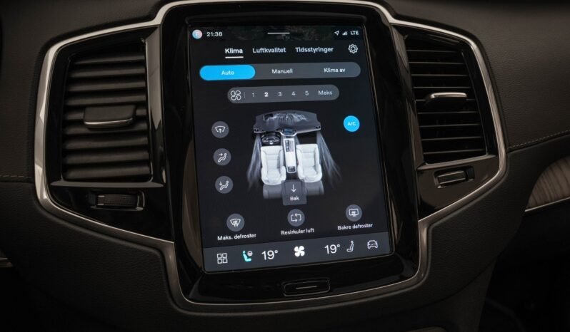 
								Volvo XC90 T8 Ultimate Dark Edition full									