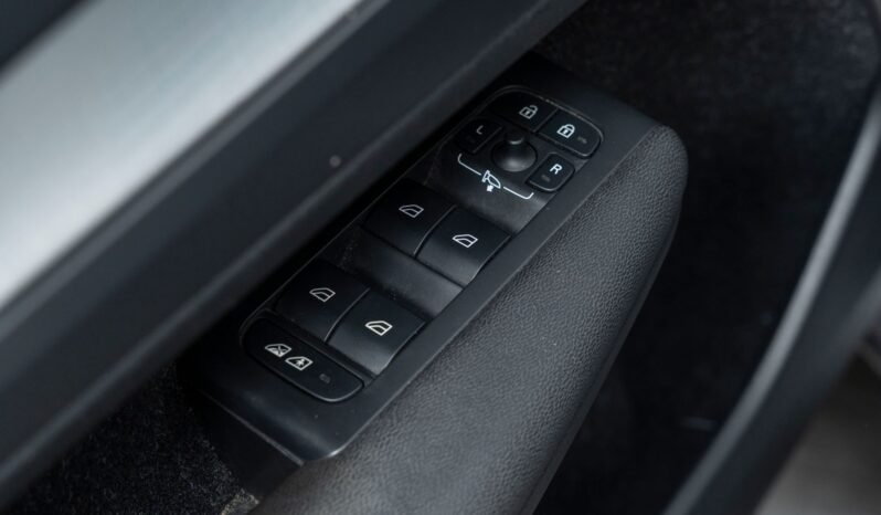 
								Volvo XC40 T5 Twin Engine Momentum full									