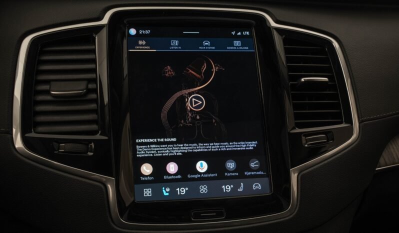 
								Volvo XC90 T8 Ultimate Dark Edition full									