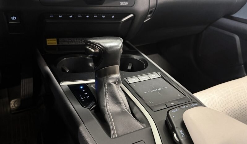 
								Lexus UX 250h AWD Luxury full									
