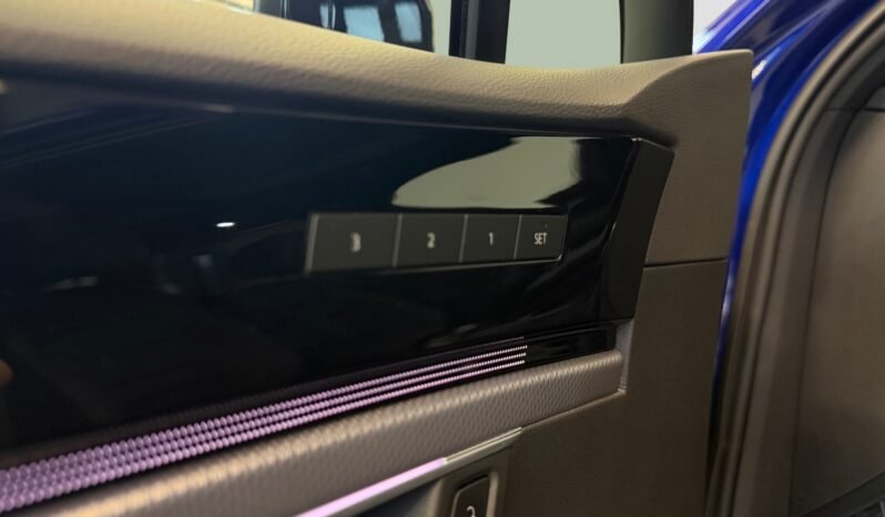 
								Volkswagen Touareg R eHYBRID V6 4MOTION full									
