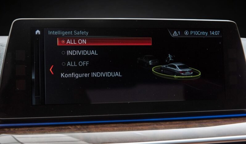 
								BMW 530d xDrive Luxury Line full									