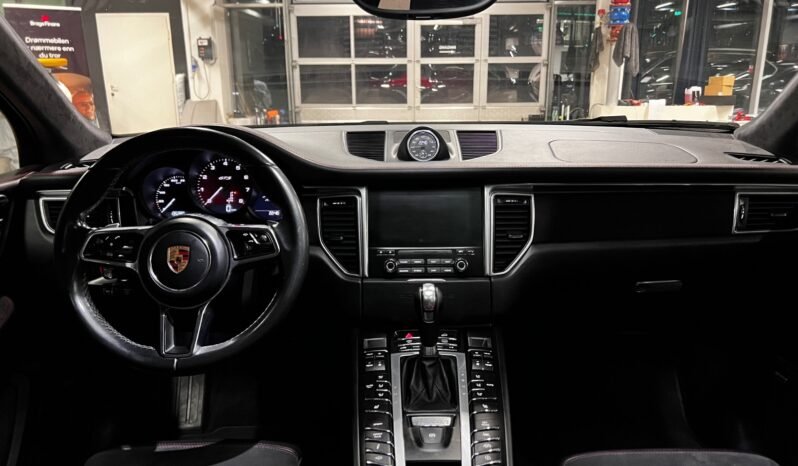 
								Porsche Macan GTS full									