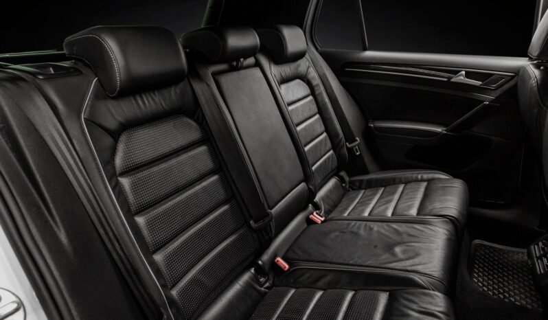 
								Volkswagen Golf VII Facelift R full									
