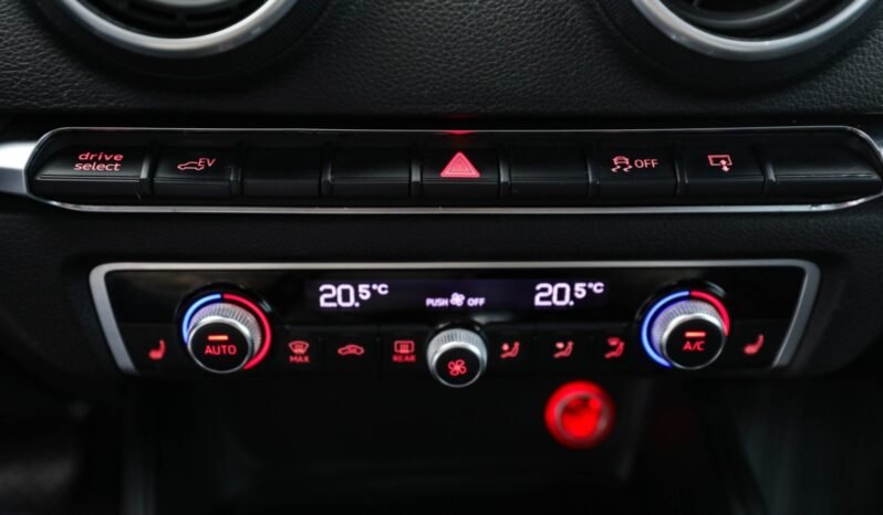 
								Audi A3 Sportback e-tron full									