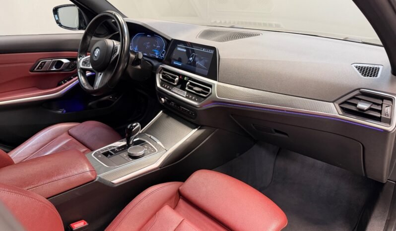 
								BMW 330e xDrive M-Sport full									