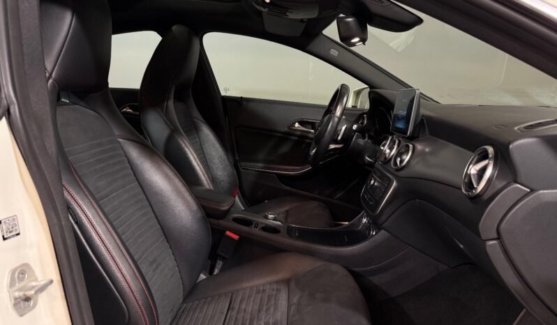 
								Mercedes-Benz CLA 180 AMG full									