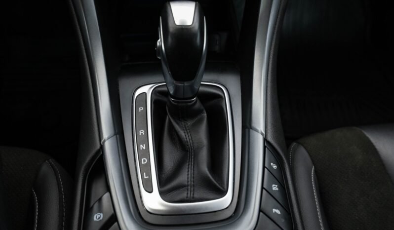 
								Ford Mondeo Hybrid full									