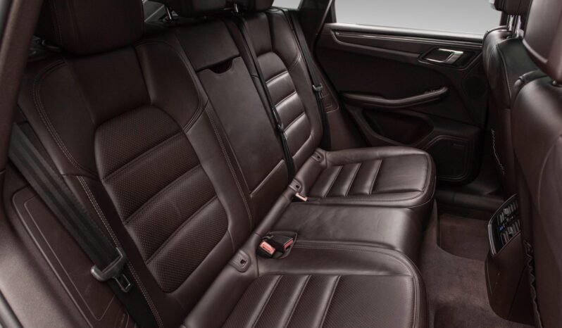 
								Porsche Macan Turbo 3.6 V6 400 ch full									