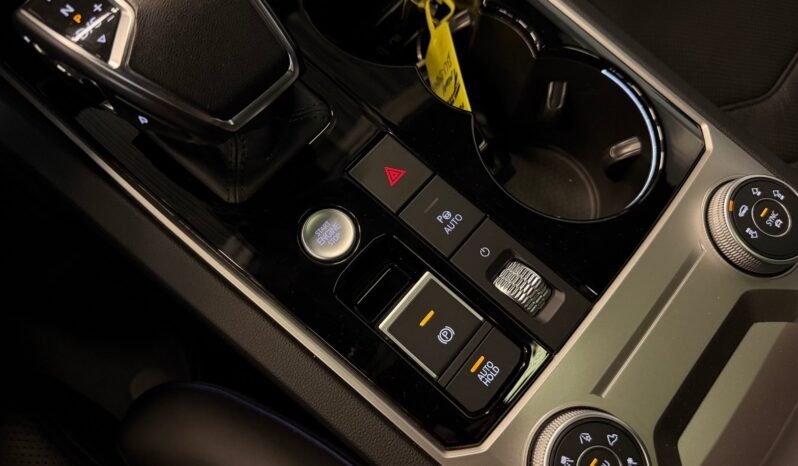 
								Volkswagen Touareg R eHYBRID V6 4MOTION full									