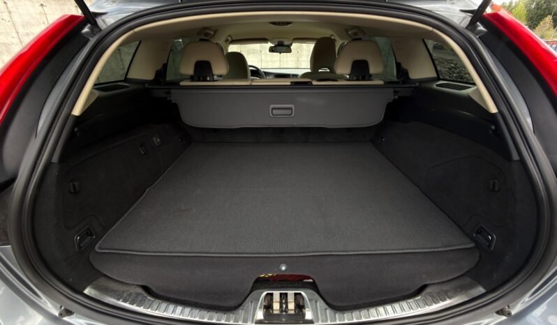 
								Volvo V60 D5 Twin Engine AWD Momentum full									