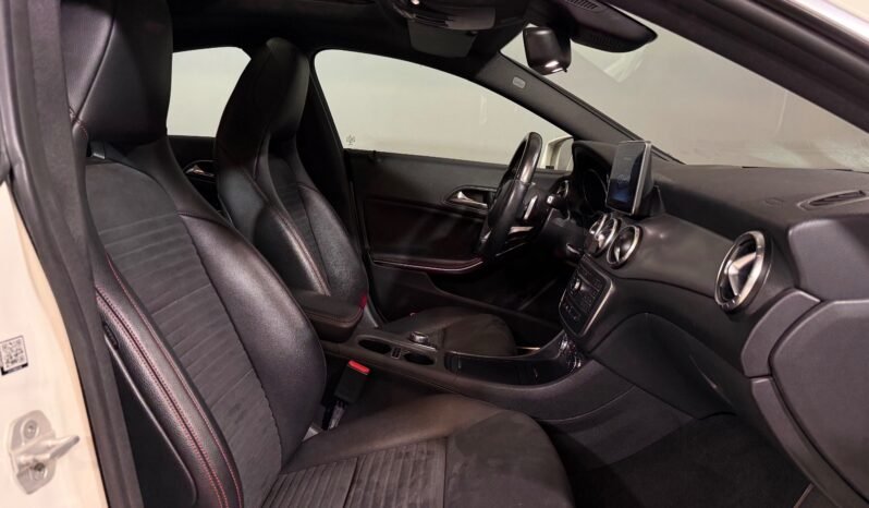 
								Mercedes-Benz CLA 180 AMG full									