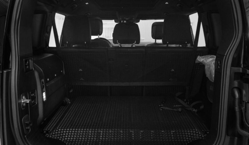 
								Land Rover Defender 110 HSE P400e full									