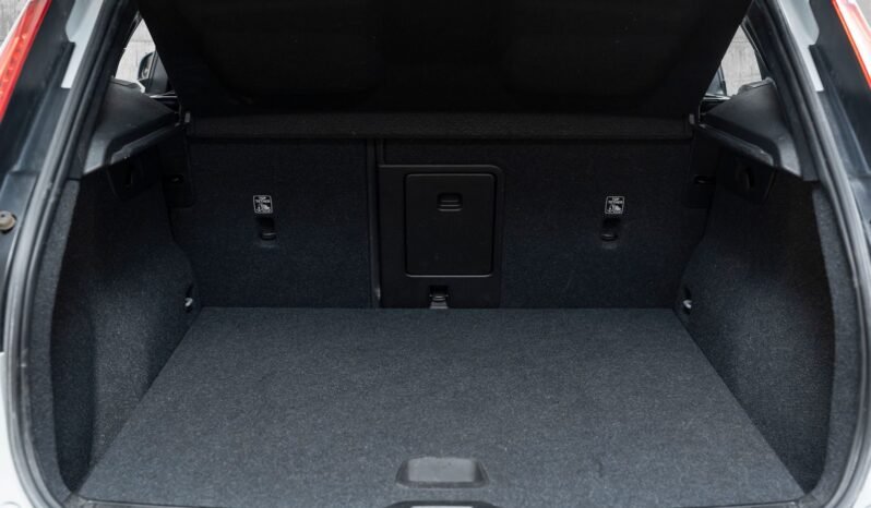 
								Volvo XC40 T5 Twin Engine Momentum full									