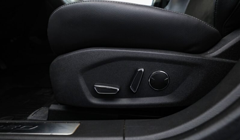 
								Ford Mondeo Hybrid full									
