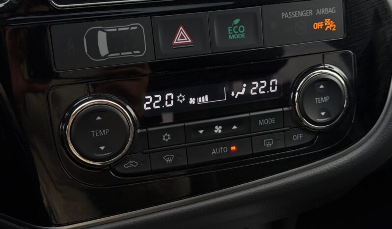 
								Mitsubishi Outlander PHEV S-Edition full									