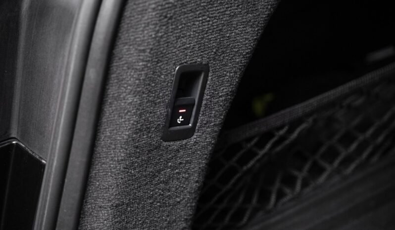 
								Audi A6 55 TFSI e Avant S-Line full									