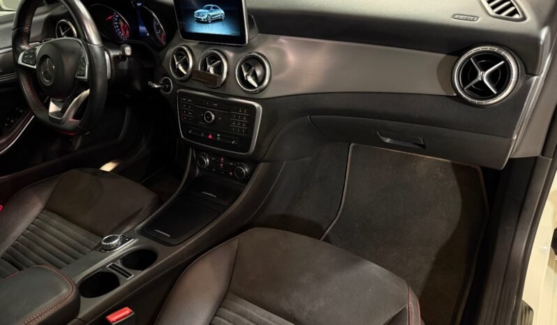 
								Mercedes-Benz CLA 180 AMG full									