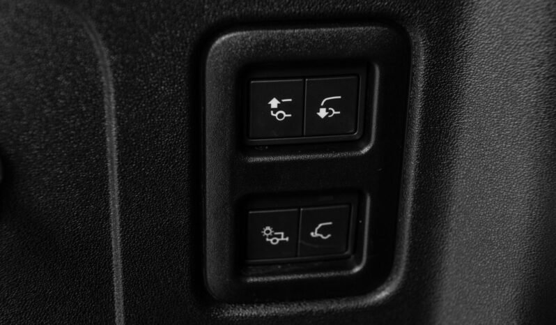 
								Land Rover Defender 110 HSE P400e full									