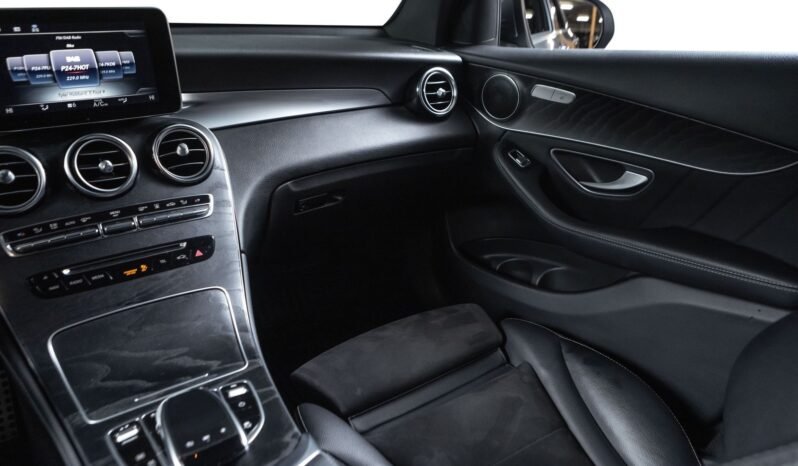 
								Mercedes-Benz GLC 350 e Plug-in Hybrid AMG full									