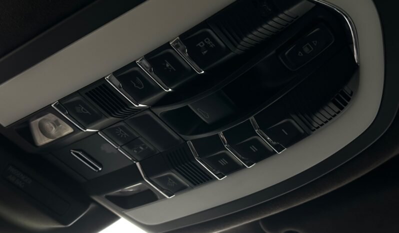 
								Porsche Macan Turbo full									
