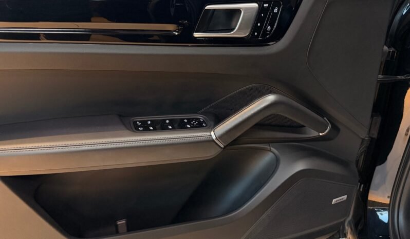 
								Porsche Cayenne E-Hybrid Sport Design full									