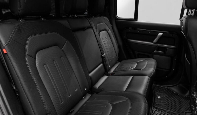 
								Land Rover Defender 110 HSE P400e full									