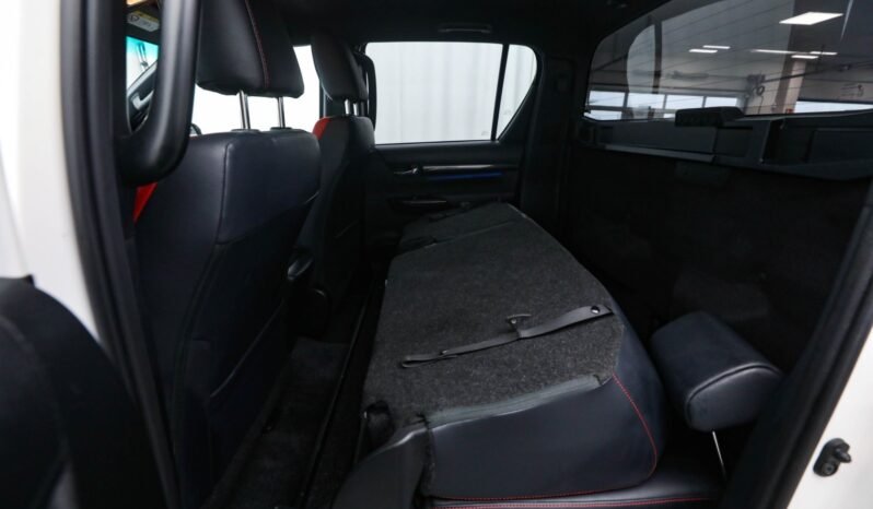 
								Toyota HiLux 2.8 D-4D 204 ch D-Cab 4WD GR Sport full									