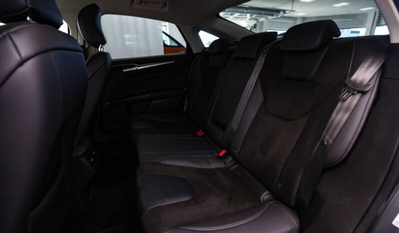 
								Ford Mondeo Hybrid full									