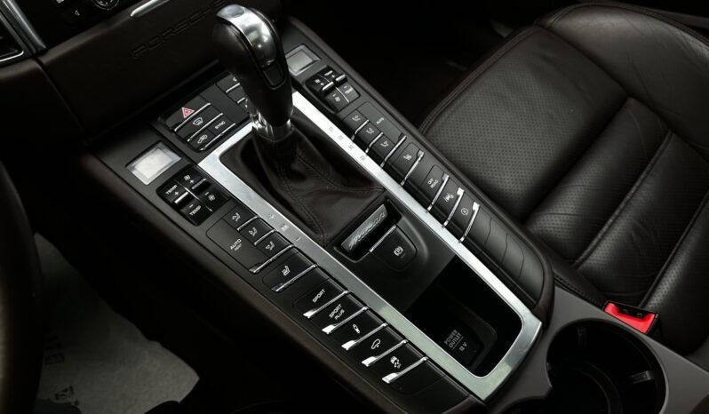 
								Porsche Macan Turbo full									