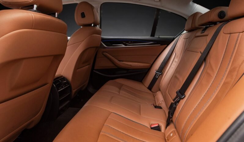 
								BMW 530d xDrive Luxury Line full									