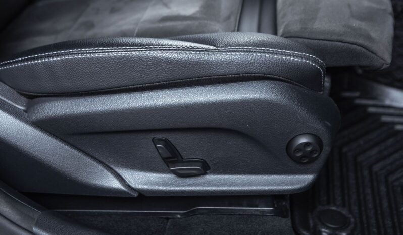 
								Mercedes-Benz GLC 350 e Plug-in Hybrid AMG full									