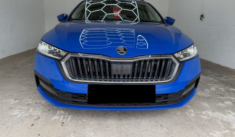 
								Škoda Octavia Combi Ambition full									
