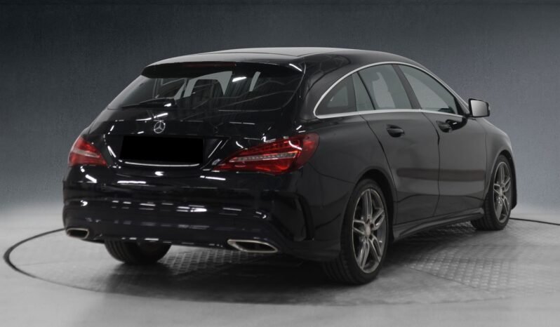 
								Mercedes-Benz CLA 180 AMG Line full									