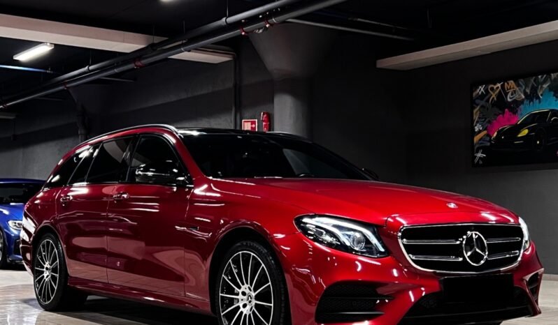 
								Mercedes-Benz E 300 de 4MATIC 2x AMG full									