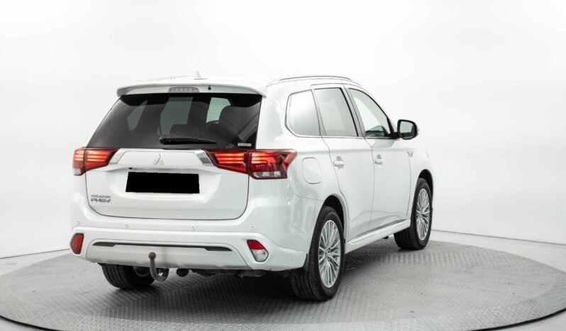 
								Mitsubishi Outlander PHEV 2.4 Instyle+ AWD full									
