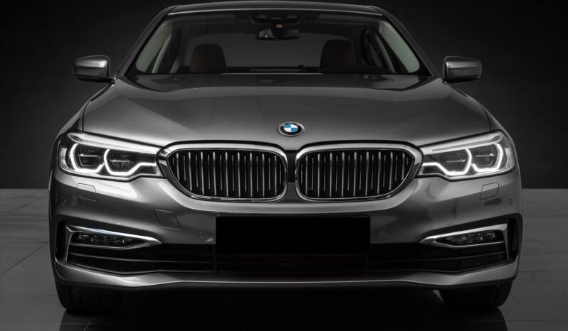 
								BMW 530d xDrive Luxury Line full									