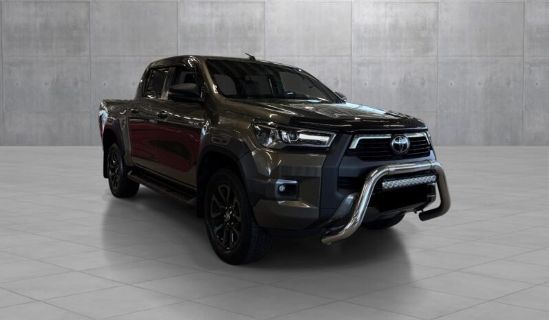
								Toyota HiLux 2.8 D-4D 204 ch D-Cab 4WD SR+ Invincible X Automatique full									