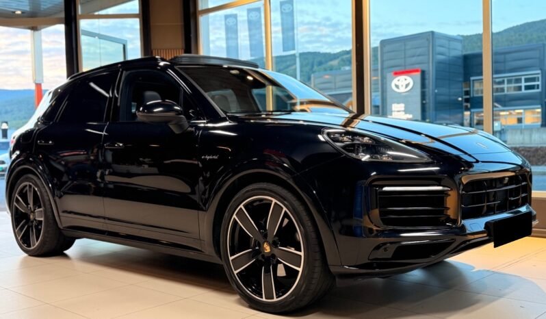 
								Porsche Cayenne E-Hybrid Sport Design full									