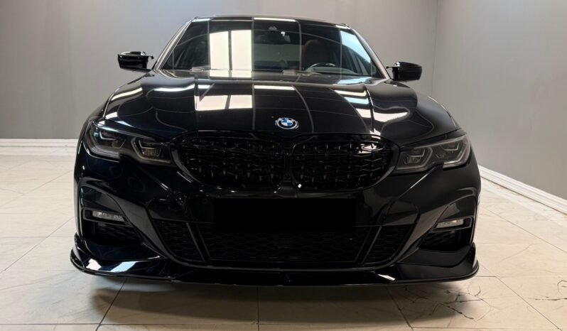 
								BMW 330e xDrive M-Sport full									