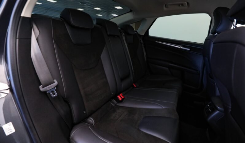 
								Ford Mondeo Hybrid full									