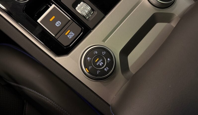 
								Volkswagen Touareg R eHYBRID V6 4MOTION full									