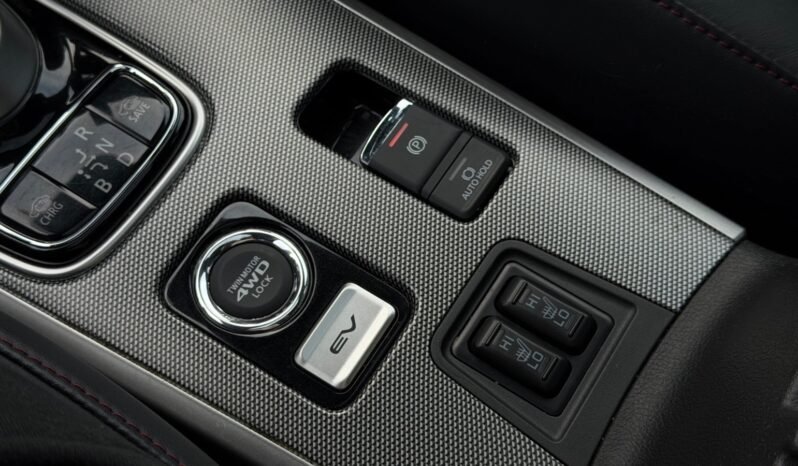
								Mitsubishi Outlander PHEV S-Edition full									