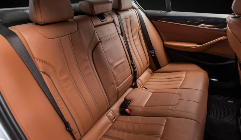 
								BMW 530d xDrive Luxury Line full									