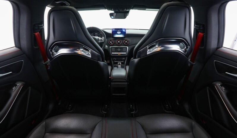 
								Mercedes-Benz CLA 45 AMG Shooting Brake full									