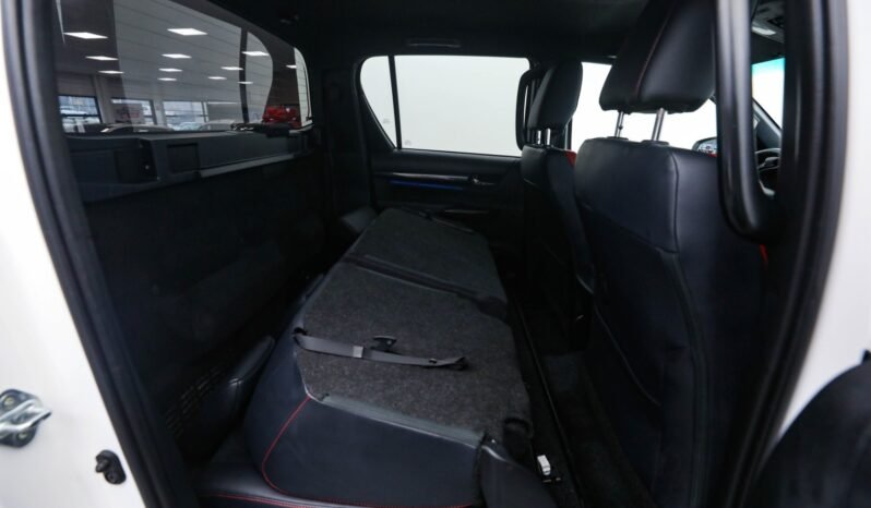 
								Toyota HiLux 2.8 D-4D 204 ch D-Cab 4WD GR Sport full									